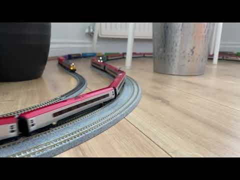 N Gauge Pendolino on Kato unitrack super elevated curves and double track