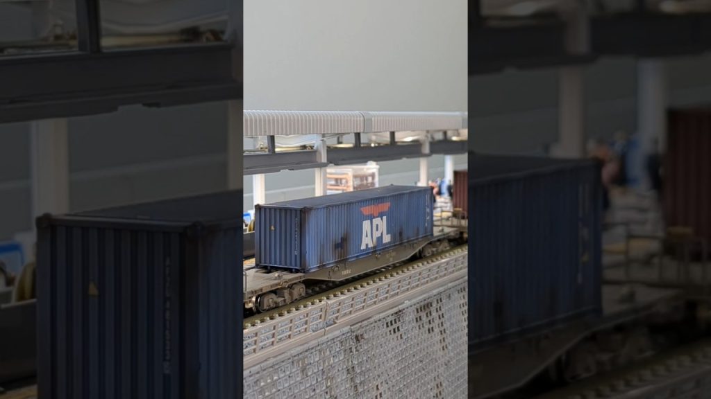 【Nゲージ】①海上コンテナを紹介 ▶N-scale model, 40ft Sea Container. #shorts