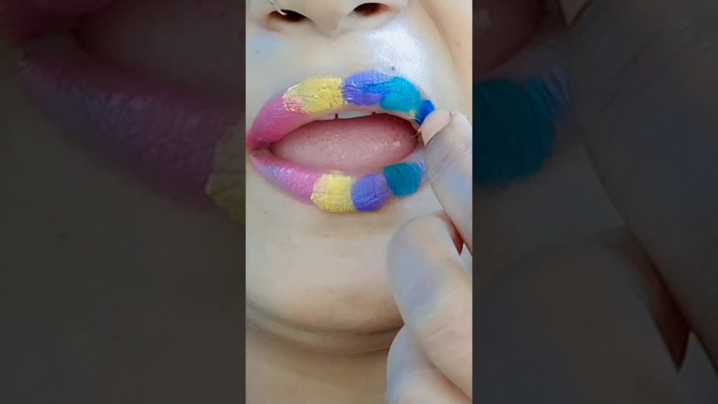 Viral 5 colour Lip 🩷💛💜💙Combo Hack to mix 👄 #viralshort #lipshorts