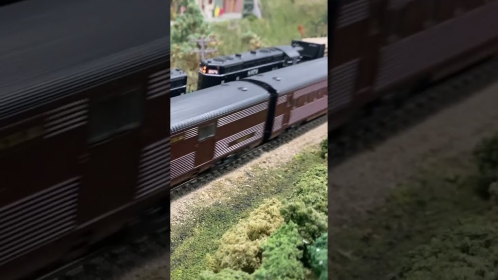 HO Canadian Pacific pulls Passenger Cars passed IC units! #modelrailroad #modeltrains #shorts #cpkc