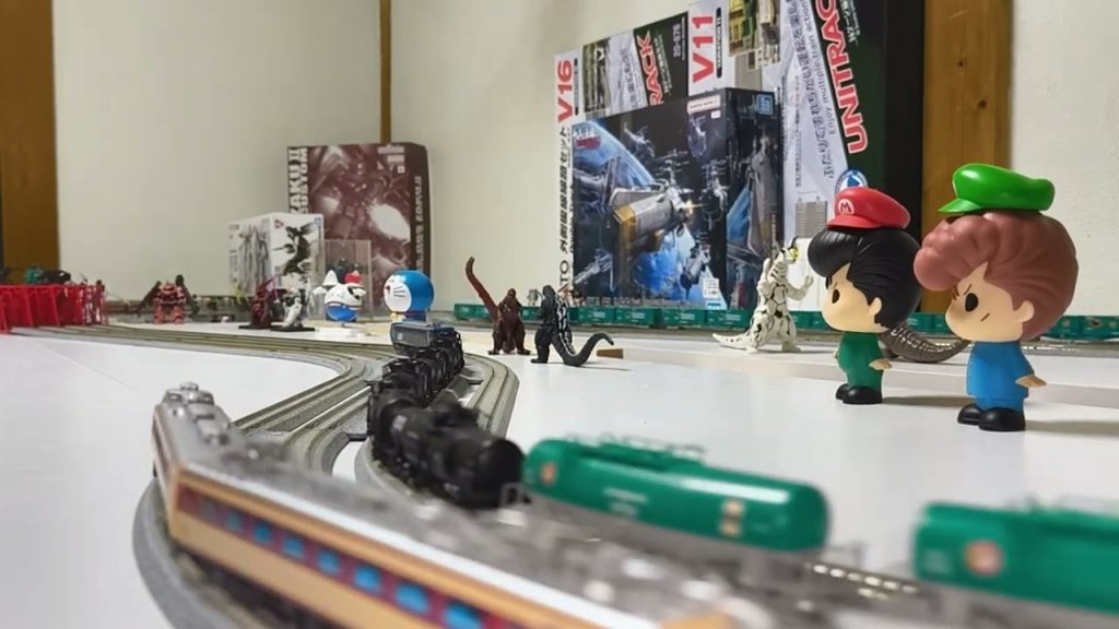 男の雑鉄道模型 N-gauge 複々線レイアウトでぶっとばす S字カーブ区間でぶっとばす! 鉄道模型も自由だ!! KATO V11+V16で大迫力の複々線!!!