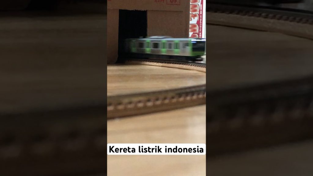 Kereta listrik melintas #shorts #keretaapi #mainankeretaapi #tomix #keretathomas