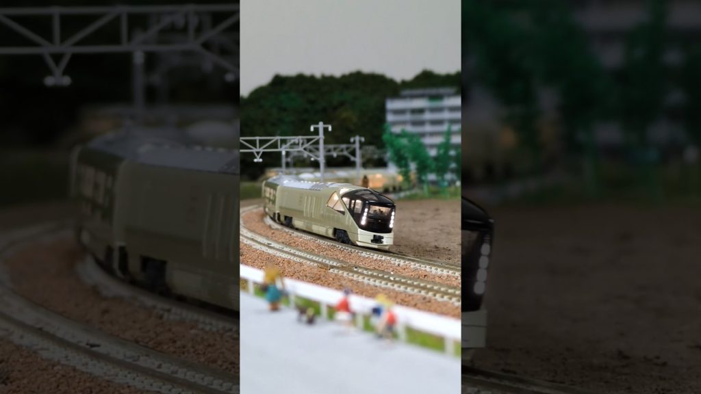 #四季島 #TOMIX ▼N-scale model, J.R. East Japan Type E001 “TRAIN SUITE SHIKI-SHIMA”. #shorts