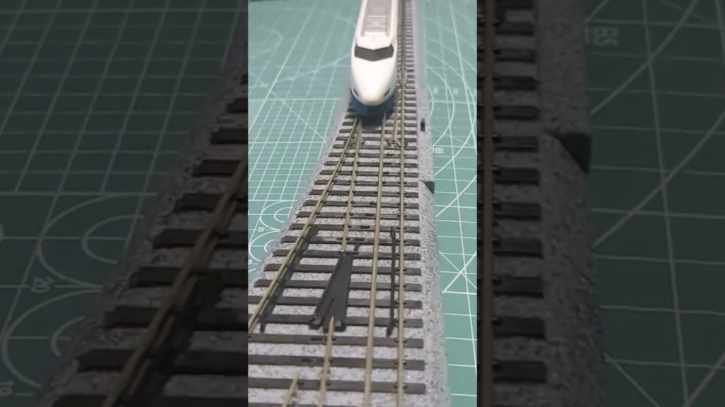 三線軌条 2本つなげて 試運転 Nゲージ