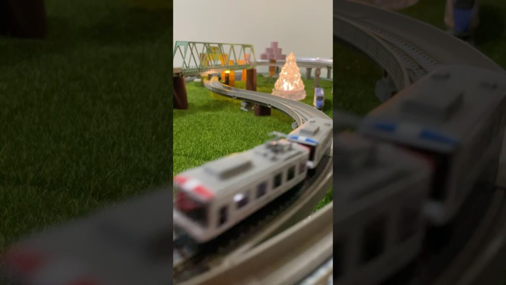 迫力の大カーブ！鉄橋の下を走る路面電車 #nゲージ #鉄道模型 #nscale