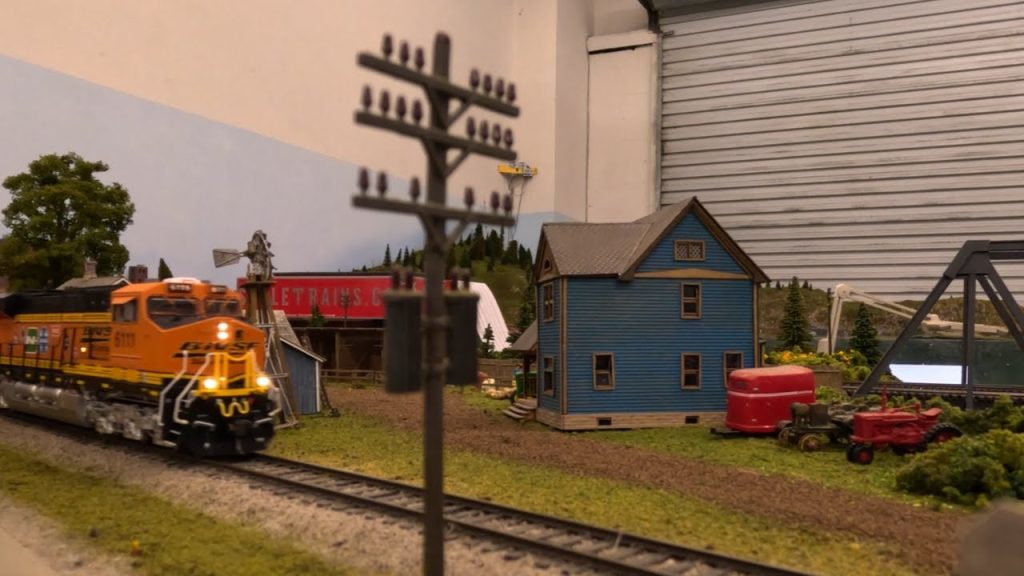 BNSF Coal Train Action in HO Scale – Heavy Haul Realism!