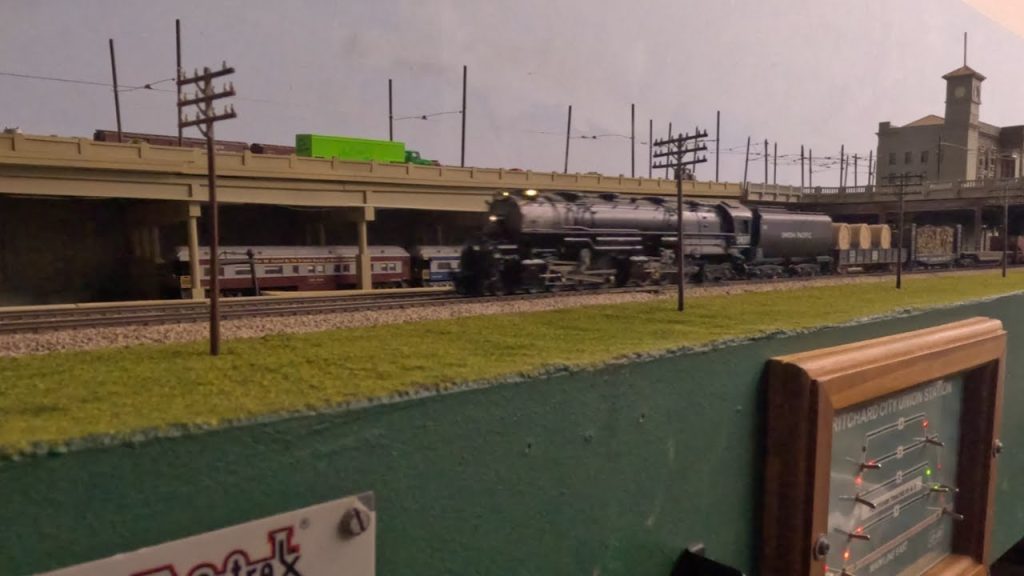HO Scale Union Pacific Challenger Freight Haul