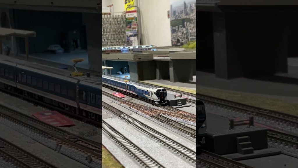 Nゲージ臨時特急あずさのが発車する