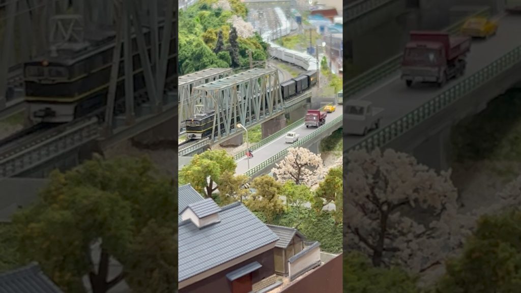 Nゲージ 42両編成で東海道線を走る昔の鮮魚貨物列車 #n  #nゲージ #ジオラマ #shorts #modeltrains