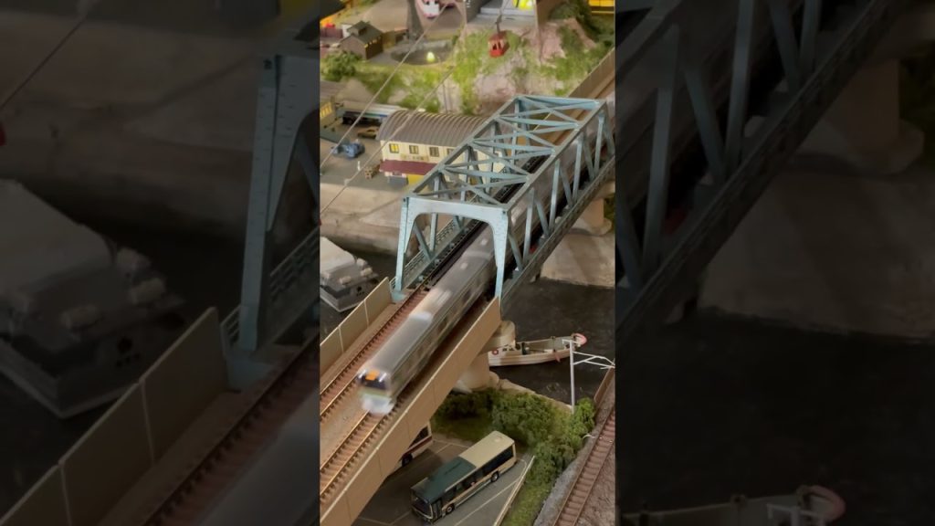 Nゲージ城鎮-行駛中（順行）KATO 10-1785 電車（模型）E231系1000番台 東海道線列車（模型）通過鐵橋@溫刀鐵道🚄🛤️