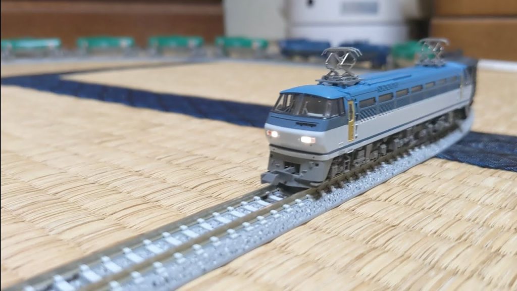 NゲージKATOの品番3046-1　EF66‐100で貨車を牽引しました
