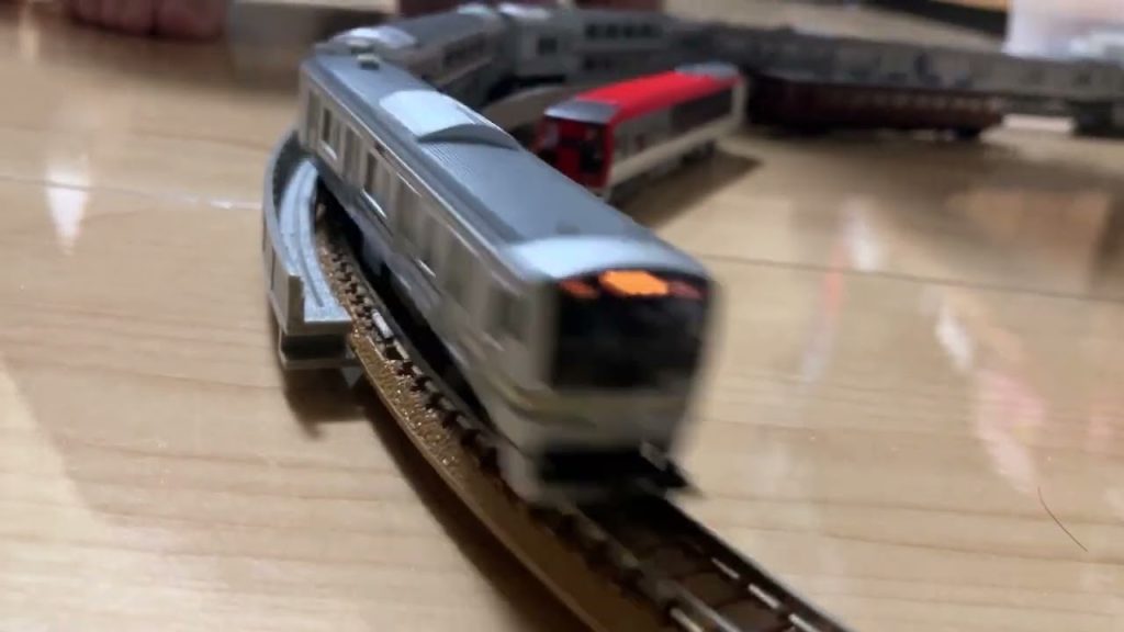 TOMIXの横須賀線を走らせています♪