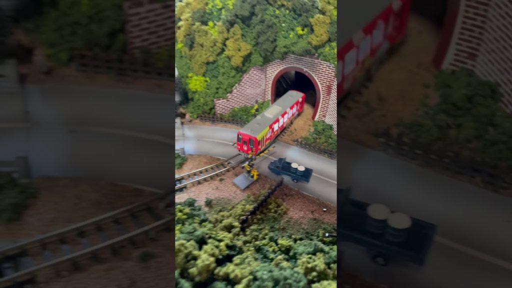 「昭和ふるさと鉄道」レイアウトでTOMIXのキハ120カープラッピング列車を走らせてみた