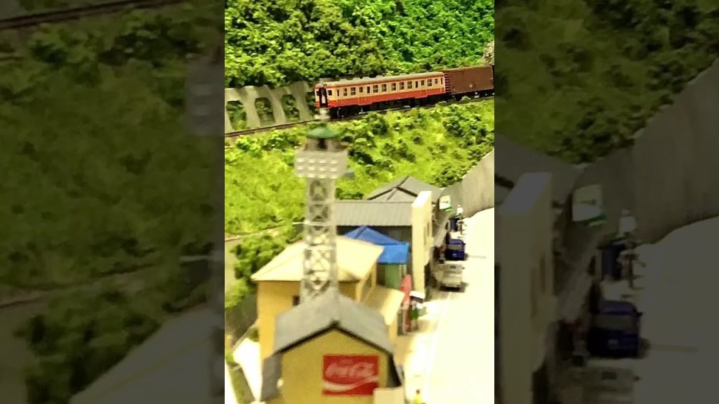 キハ20が引く混合列車。 #nゲージ鉄道模型 #nゲージレイアウト #気動車