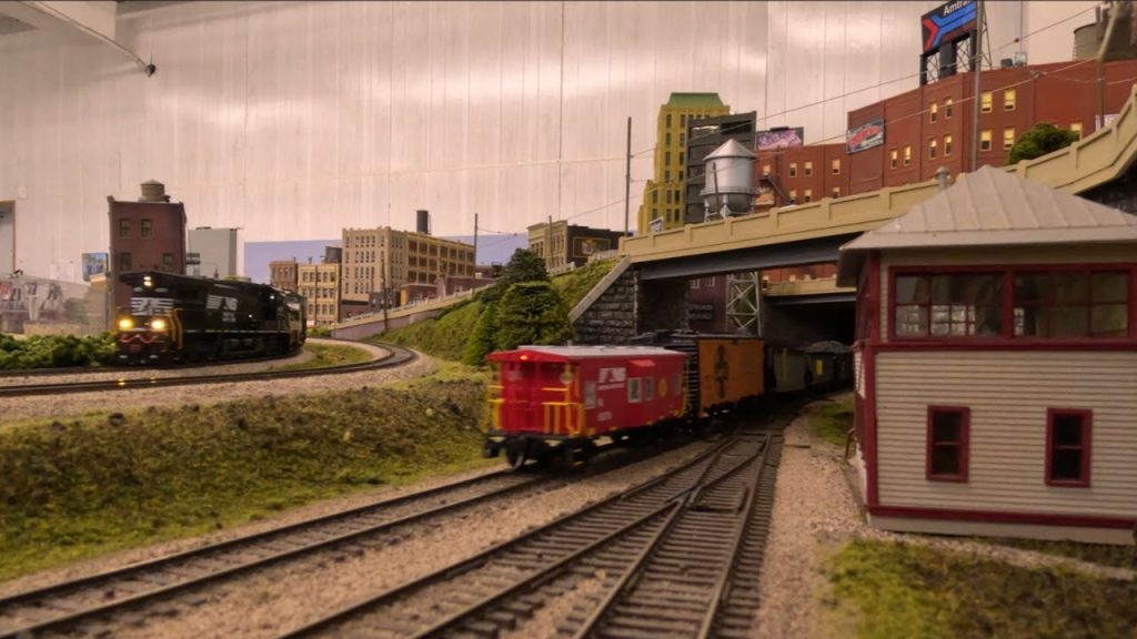 Heading Into Dark Territory: Intense HO Scale Mainline Action!