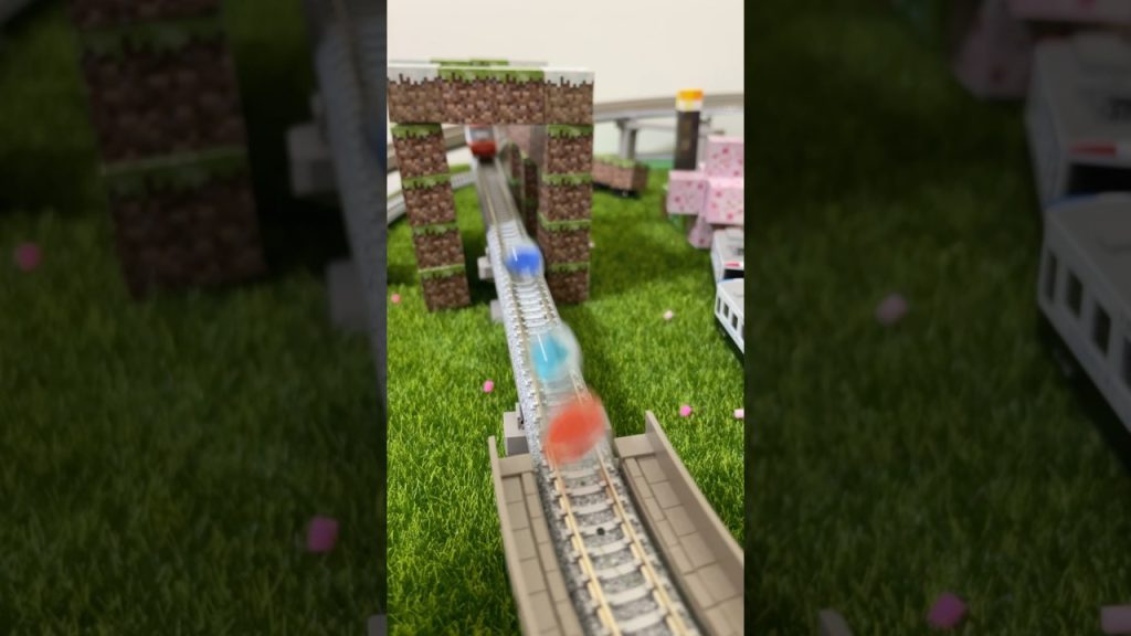 Nゲージ電車 vs ガラス玉3兄弟！白熱のレースバトル！ #nゲージ #鉄道模型 #bトレ #modeltrains