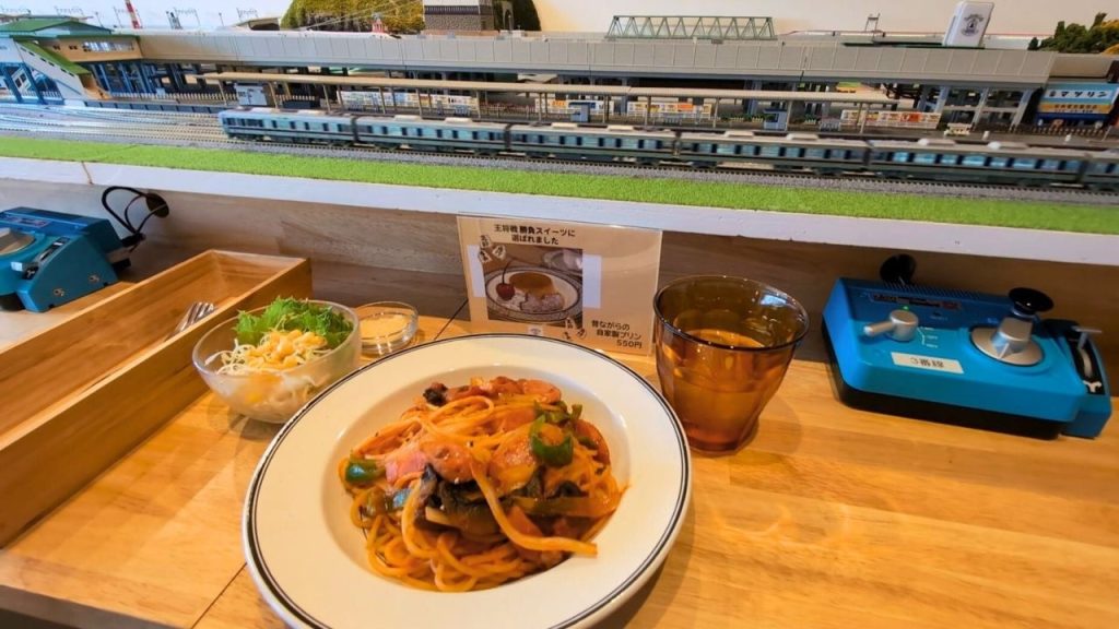 【大阪】鉄道ファンなら住みたくなる!?おしゃれなカフェのNゲージ鉄道模型レンタルレイアウト【RailSide Cafe】