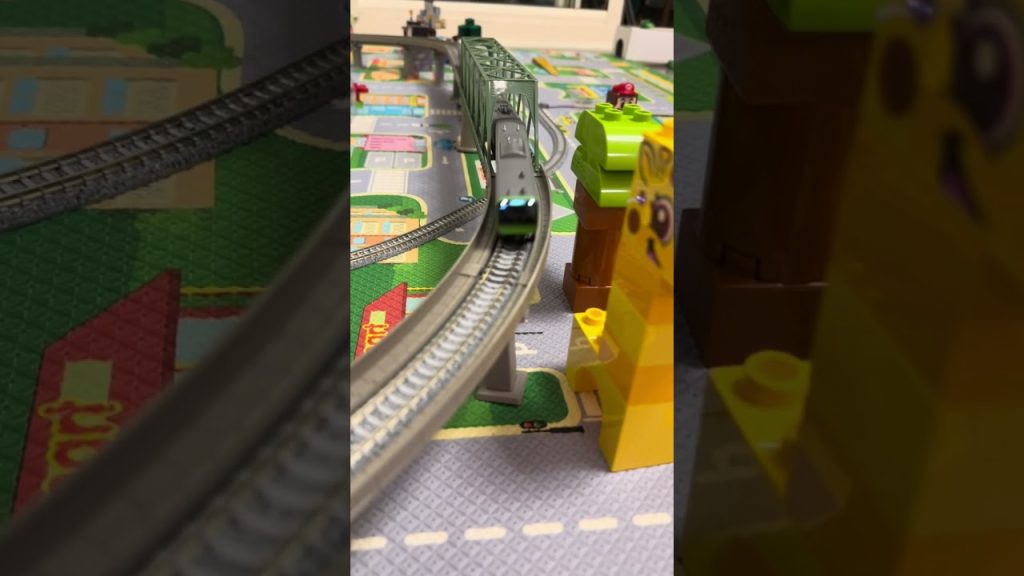 Tokyo Yamanote line train E235 on mini track - Kato train on Tomix track