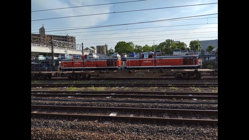 Tomixから製品化された衣浦臨海鉄道 KE65形（1号機と3号機）が連結してそろうシーン
