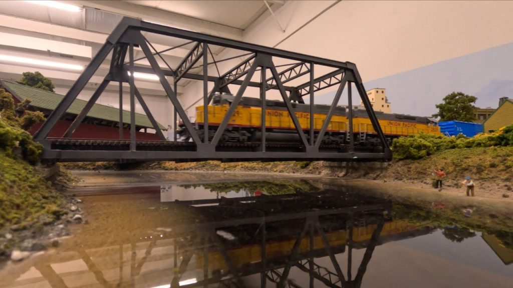 Triple Railroad Power! BNSF, CSX & UP in HO Scale