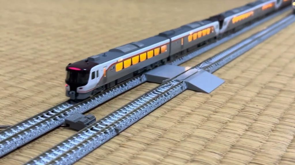 6畳間お座敷Ｎゲージお気軽運転　HC85系「ひだ」と683系「しらさぎ」（新塗装）