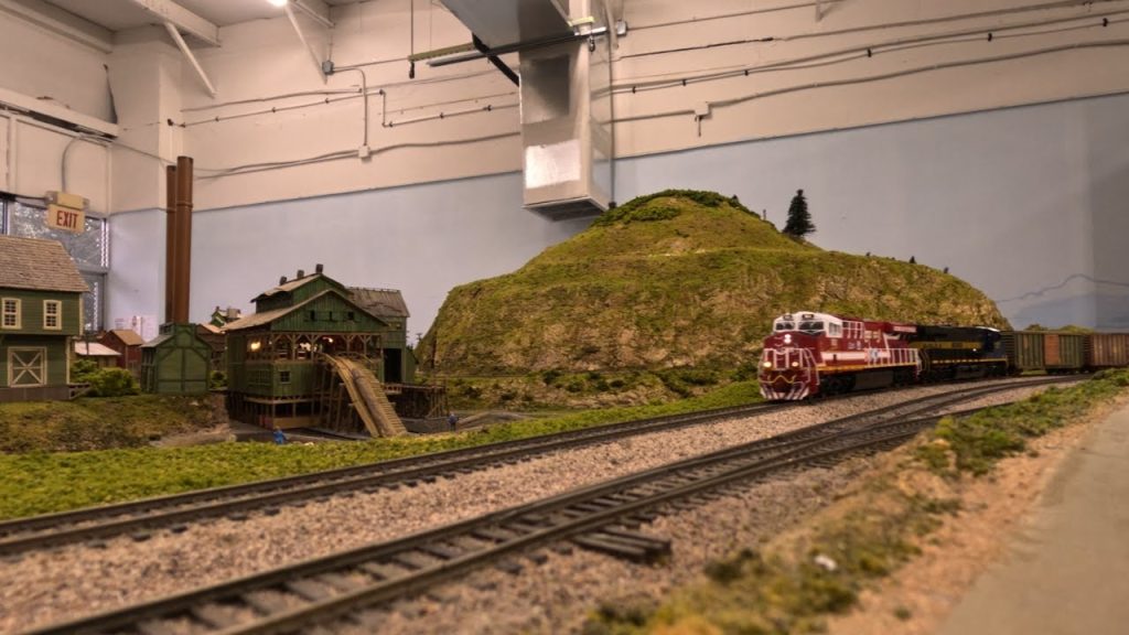 Layout Railfanning Ep. 66 | HO Scale Mainline Action