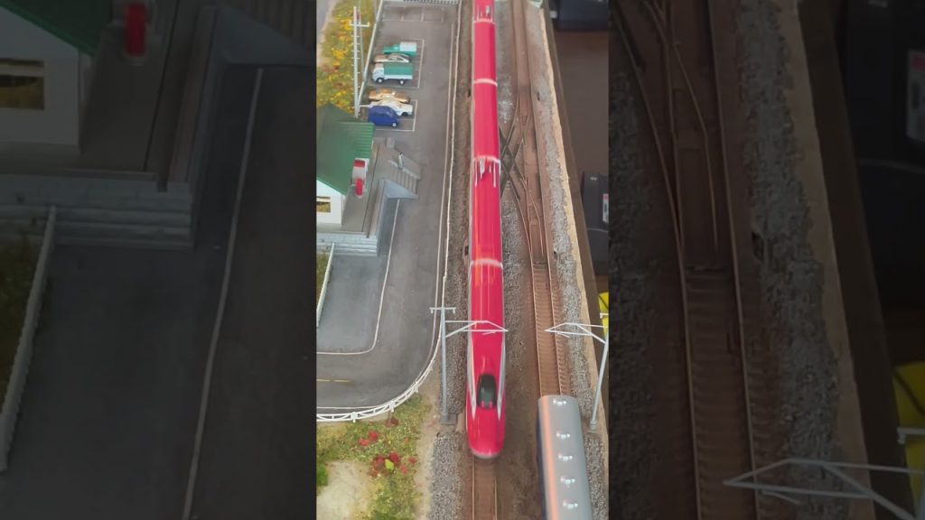 Nゲージ城鎮-行駛中（逆行） KATO 10-1566 秋田新幹線E6系列車（模型）通過剪式橫渡線@玩軌運轉🚄🛤️