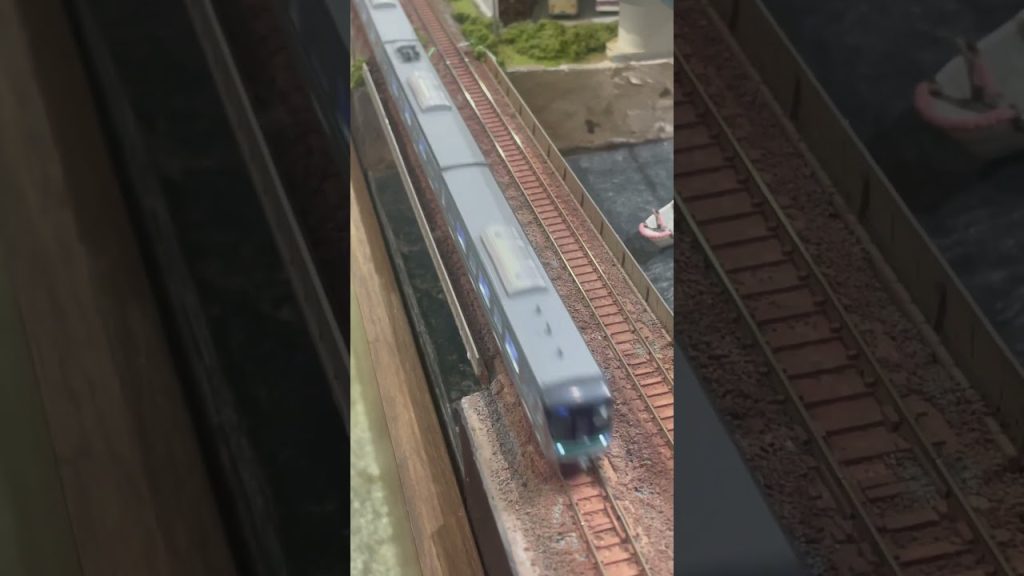 Nゲージ 城鎮- 行駛中（逆行）KATO 10-2003 東京地鐵千代田線16000系(1次車) 列車（模型）通過鐵橋@溫刀鐵道🚄🛤️