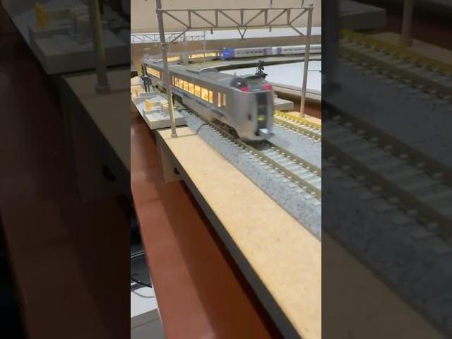 (Nゲージ鉄道模型 書斎のデスクトップミニレイアウト)KATO 789系すずらん、KATO キハ283系スーパーおおぞら