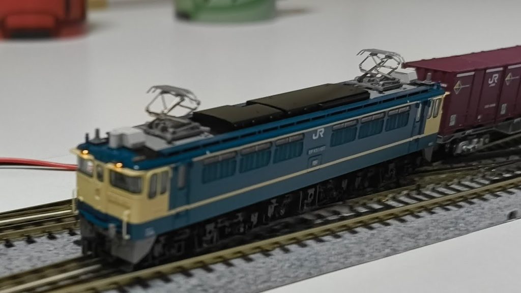 男の雑鉄道模型 Nゲージ KATO EF65 1000 後期形 の走行シーン