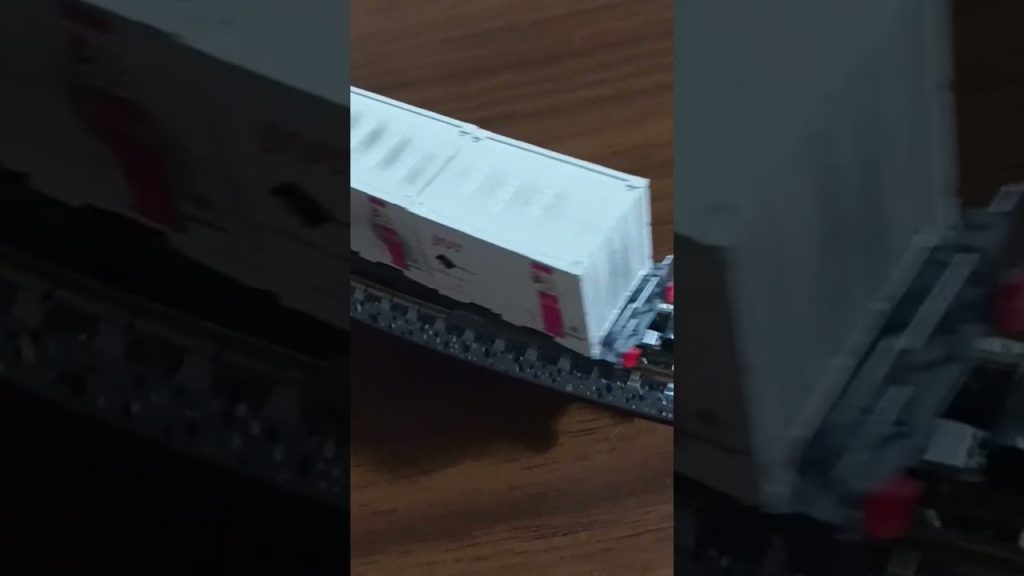 Nゲージの線路に脱線防止レールを取り付けてみました#shorts #nゲージ #鉄道模型