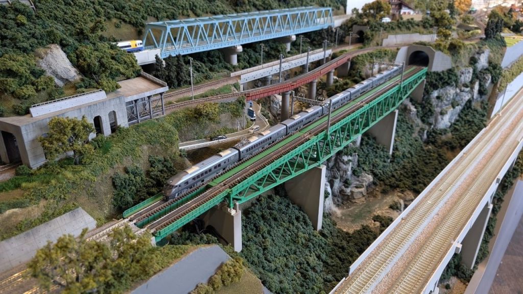 【鉄道模型の聖地】ホビーセンターカトー東京の巨大ジオラマで遊んできた！鉄道模型を見て・買って・走らせる