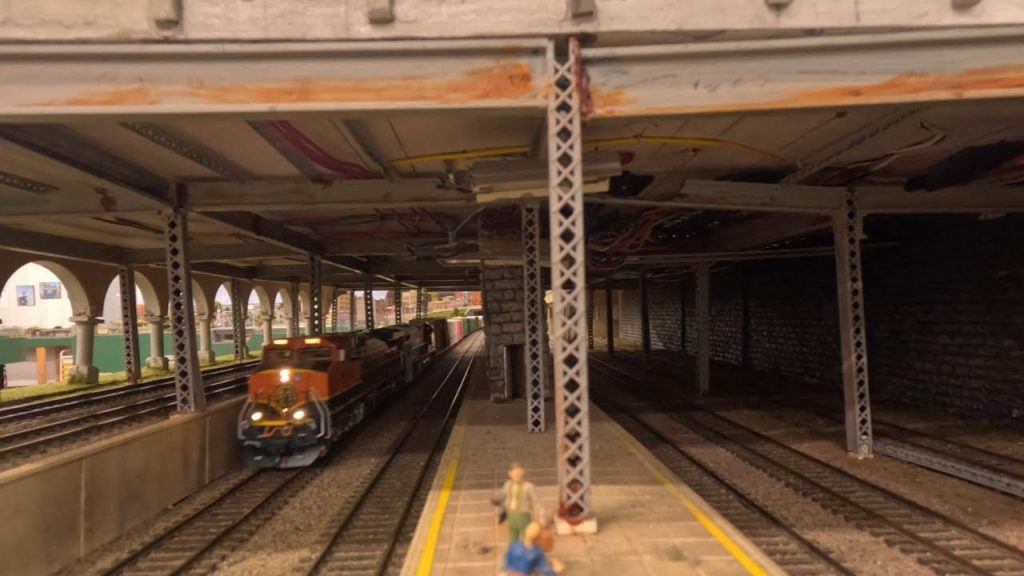 BNSF on the Mainline! HO Scale Freight Trains Part 2