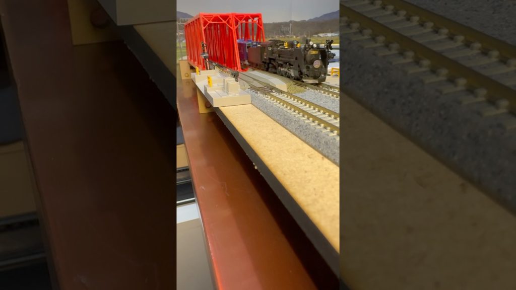 (Nゲージ鉄道模型 2畳書斎のデスクトップミニレイアウト)TOMIX SL銀河 走行シーン