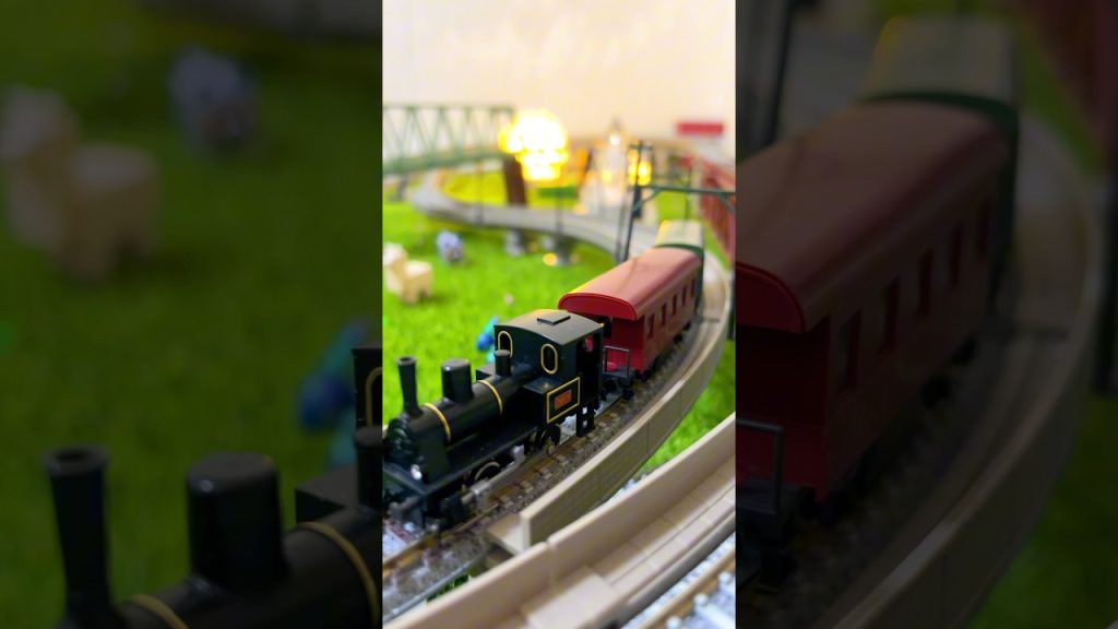 Nゲージ KATO京都限定チビ客車、橋の下を曲がって少し停車　#nゲージ #鉄道模型 #nscale #modeltrains #蒸気機関車 #kato