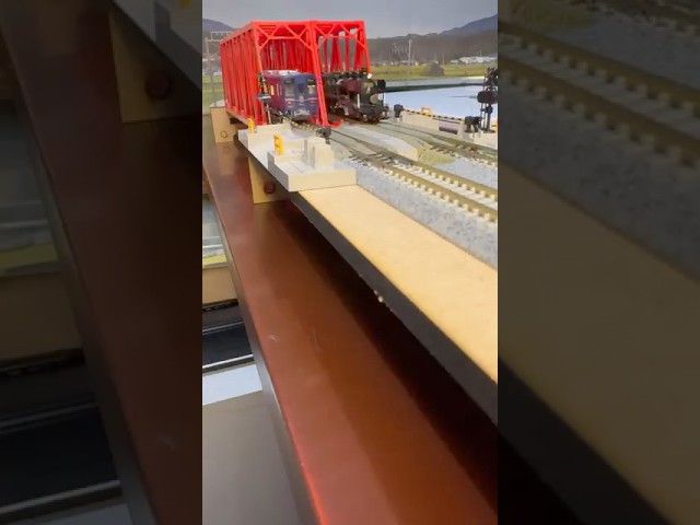 (Nゲージ鉄道模型 書斎のデスクトップミニレイアウト)TOMIX肥薩おれんじ鉄道 おれんじ食堂、KATO SL人吉 走行シーン
