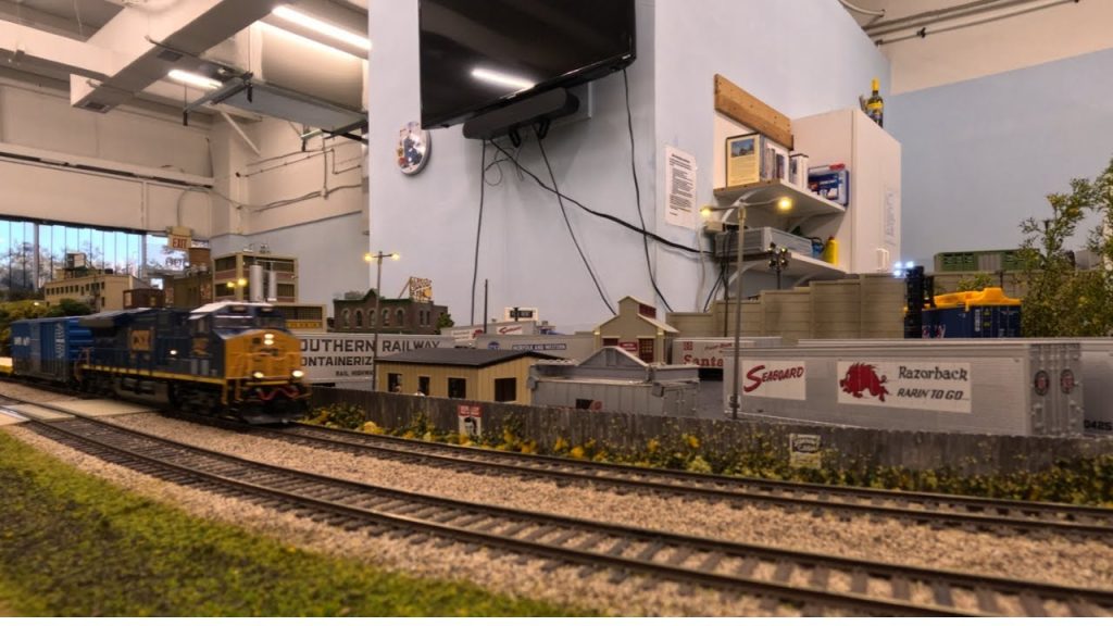 Realistic HO Scale CSX Freight Train in Action!