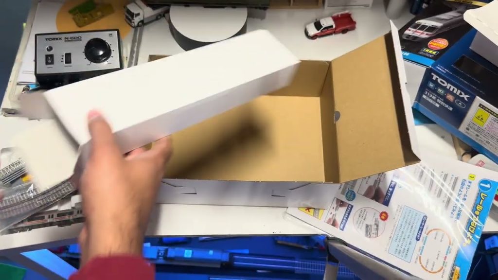 Unboxing video Tomytec Tomix N Gauge sd 313 series.
