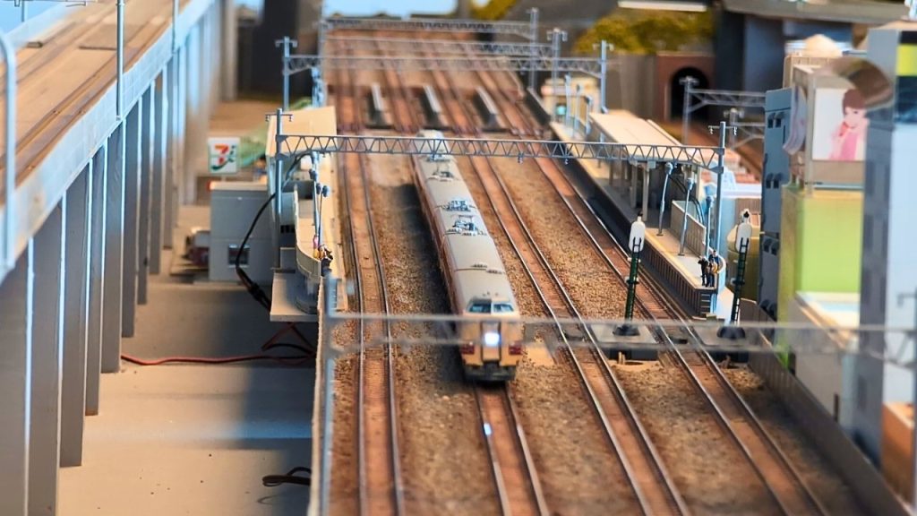 5m超えの複々線が圧巻！新大阪駅も再現された鉄道模型レンタルレイアウト「亀屋」