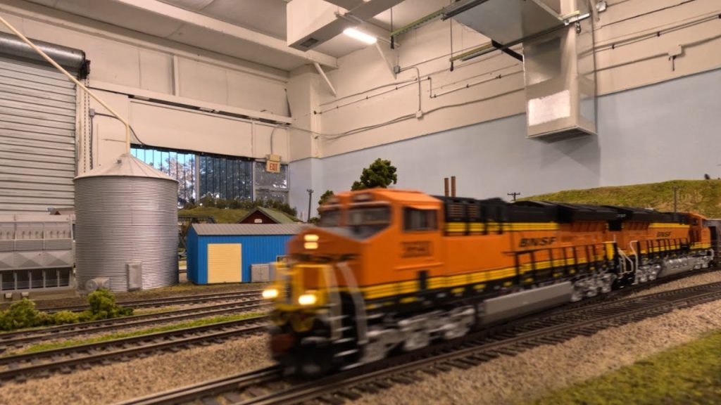 Layout Railfanning 72 – HO Scale Realism on the Mainline