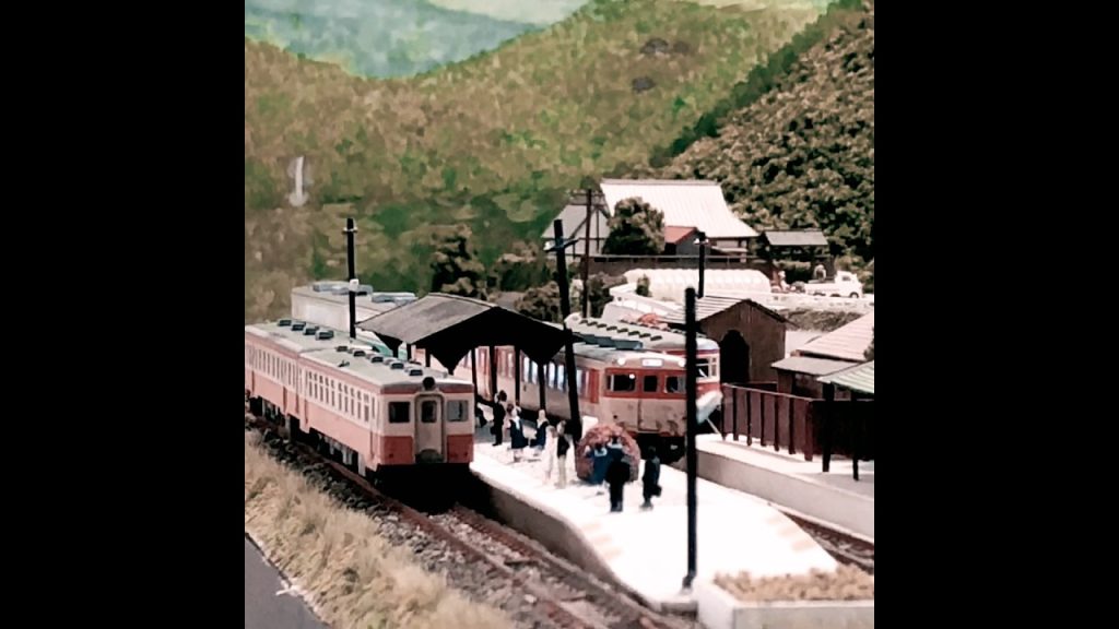 秋色の山間の駅。　　#nゲージレイアウト #nゲージ鉄道模型 #気動車