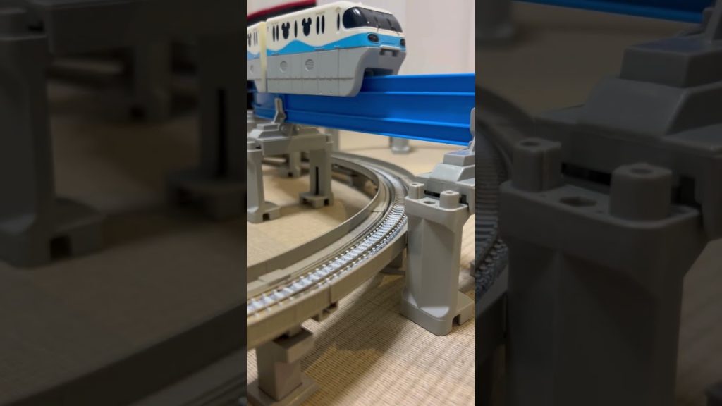 新幹線🚄とリゾートラインが交差！ #nゲージ #新幹線 #tomix #train #鉄道#鉄道模型#JR#JR東海#東海道新幹線#ディズニー#ディズニーシー#リゾートライン#千葉県#short