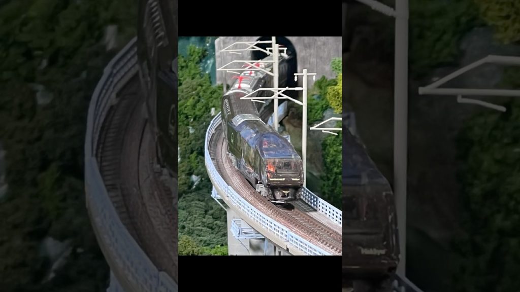 #秋葉原#tomix #ショールーム で弊社#周遊列車 「あまつかぜ」を#レイアウト で#撮影 しました。#railwaymodelling #鉄道模型 #nゲージ #模型鉄 #撮り鉄 #nscale