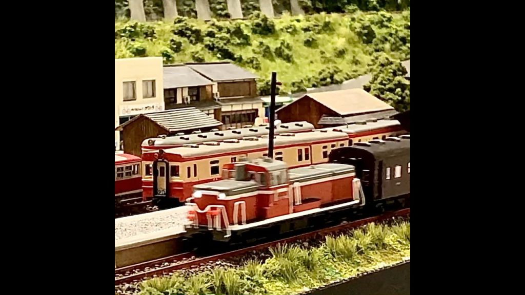 DE10の引く旧型客車　　#nゲージレイアウト #nゲージ鉄道模型 #DE10