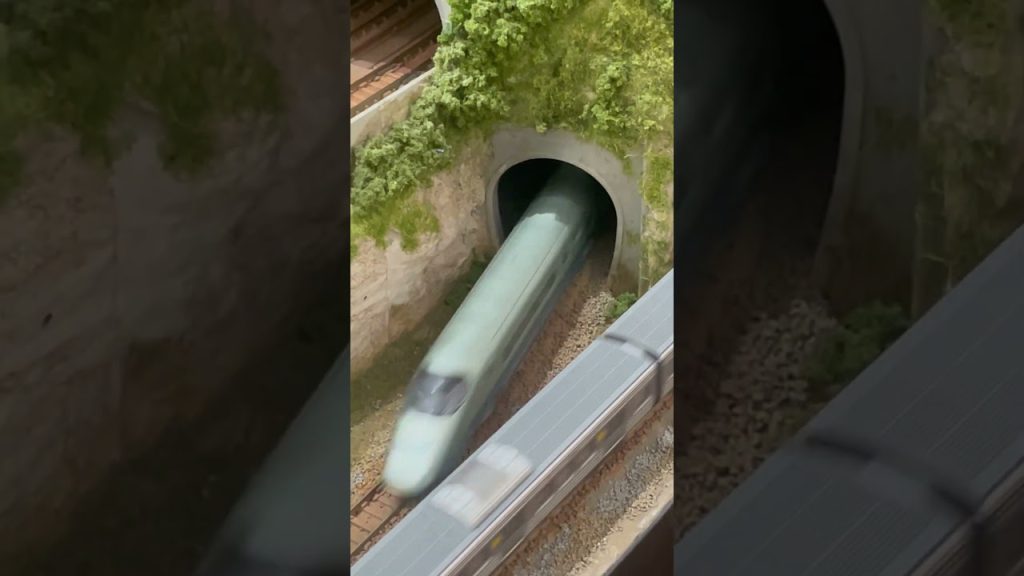 Nゲージ城鎮-行駛中（順行）KATO 10-590 787系 (アラウンド・ザ・九州)列車（模型）出隧道@溫刀鐵道🚄🛤️