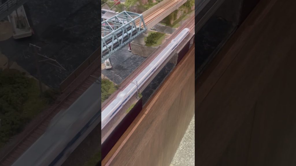 Nゲージ城鎮-行駛中（逆行）TOMIX 92987 JR 100系山陽新幹線列車（模型）通過鐵橋@溫刀鐵道🚄🛤️